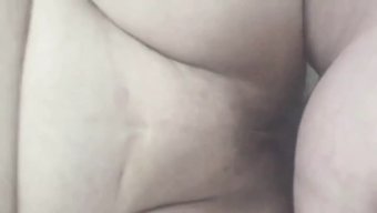 真正的亚洲熟女变得淘气