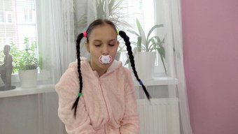 纹身美女被舔阴部并被撞击