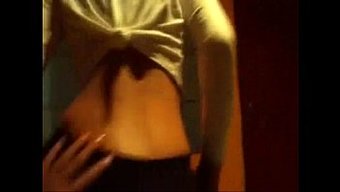 在酒店为棕发女郎做肛...