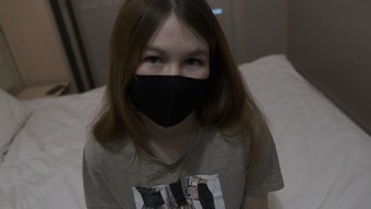 18+学生与她友好的...