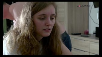18岁的德国少女被打屁股