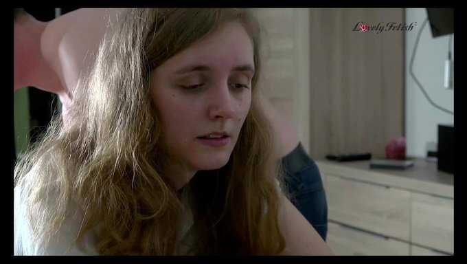 18岁的德国少女被打屁股