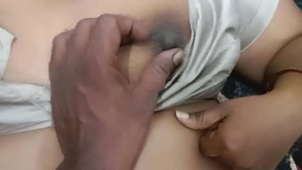 大乳头的泰米尔女孩接...