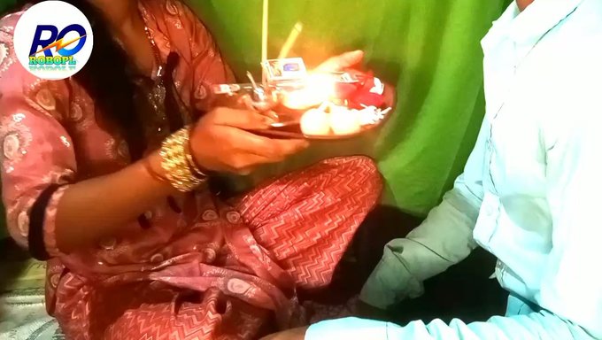 18岁的女孩脸上充满了精液