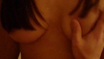 夫妻在自制牛仔视频中...