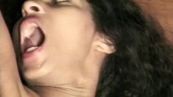黑人啦啦队长荡妇被屁股操了