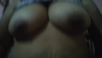 大自然乳房的故事色情片