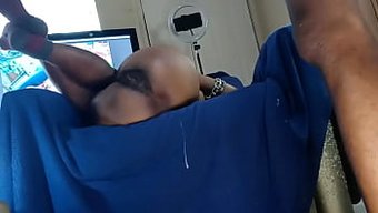 射精的熟女和一个喷水...