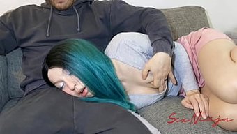 继子的诱人口交和面部射精