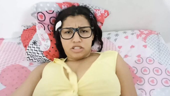 毛茸茸的哥伦比亚熟女与她的情人享受日常性爱