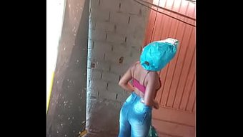 少女(18+)在建筑...