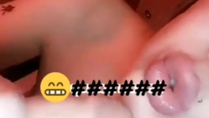 业余选手sikis在这个视频中勾引了一位女士。