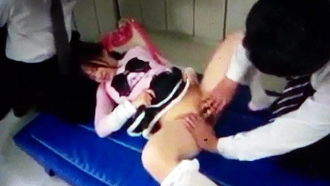 可爱的18+女仆变得淘气