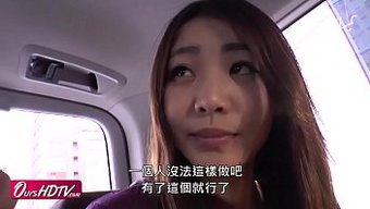 对熟女的性玩具进行调...