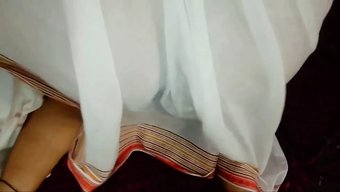 印度熟女的嘴巴和阴道被操