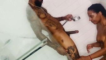 黑人美女接受大鸡巴