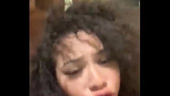 与小胸荡妇的激烈三人行