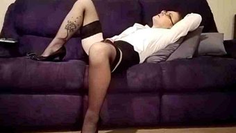英国美熟女在丝袜和高...