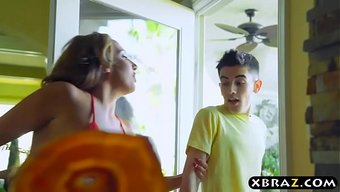 熟妇们在开烧烤派对,...