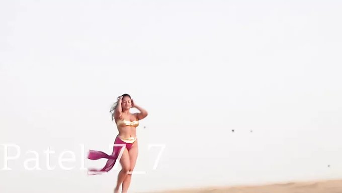 印度女孩kiara Singh的自制脱衣舞视频