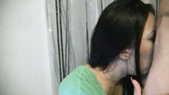 劳拉最喜欢的性爱部分...
