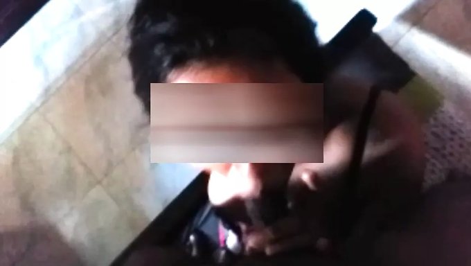 印度美女radha在镜头前表演令人难以置信的深喉
