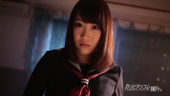 穿着制服的叛乱分子以...