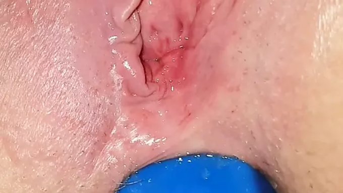 自制视频,深度喉咙和肛门按摩高潮