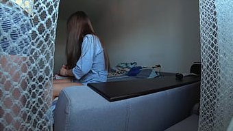 与出轨的妻子和她最好...