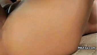 拥有大自然乳房的熟女...