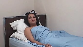 少女(18+)与棕色...