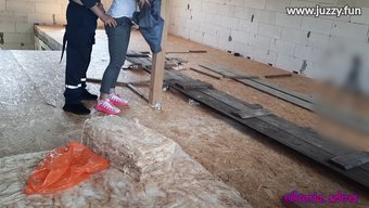 与肮脏的业余建筑工人...