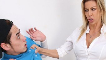 熟女的阴部在这个女同...