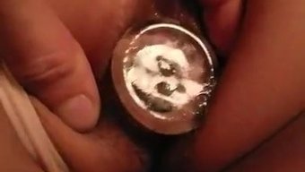 插入她的屁股:热辣的...