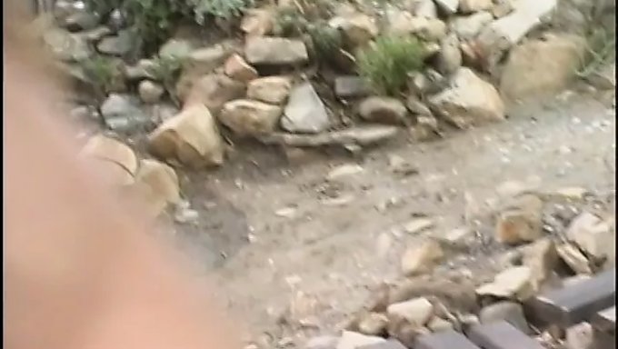 18+青少年被大鸡巴撑开她紧绷的肛门