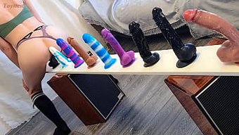 用各种假阳具体验终极...