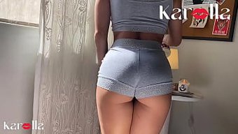 美丽的棕发女郎在值得...