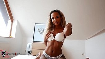 成熟的女人接受了粗暴...