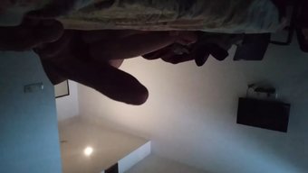 18岁的女孩从后面被操
