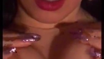 自慰女孩给一个美味的口交