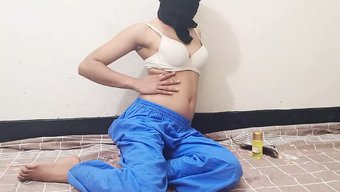 亚洲大学女孩与蔬菜的...