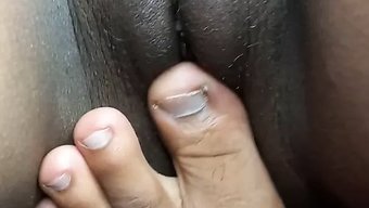 手指插入和自慰:青少...
