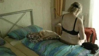 业余妻子用大号假阳具...