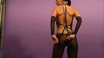 美丽的少女nada被...