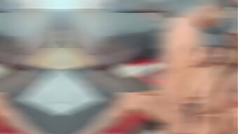 美丽的褐发女郎在她的...