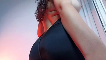 18+少女自慰满足她...