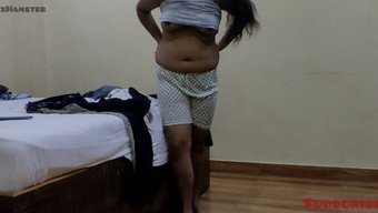 印度女孩在工作后被性...
