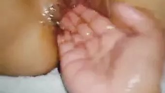 在这个女友狂欢中,纯...