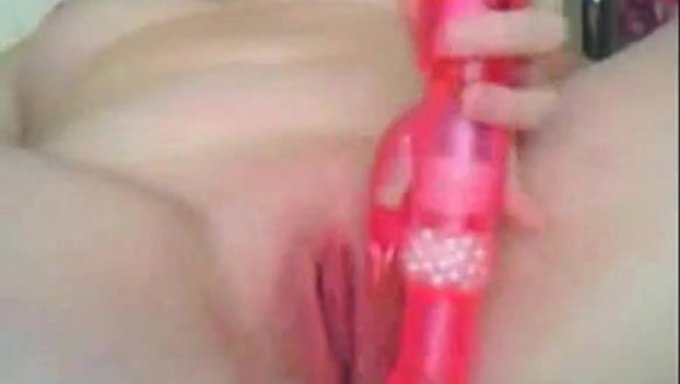 网络摄像头上的英国美女