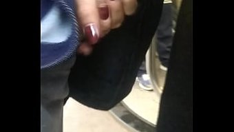 在公车上我无法抗拒她...
